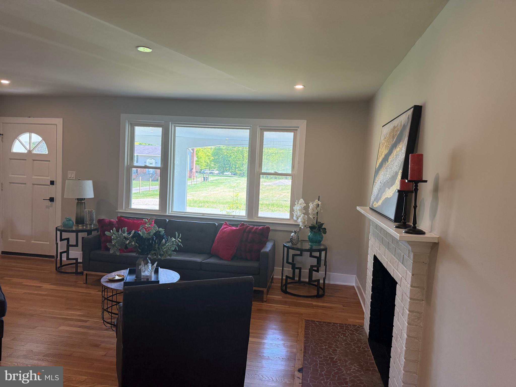 6904 Friendship Road Clinton, MD 20735 - Photo 7 of 14 living room