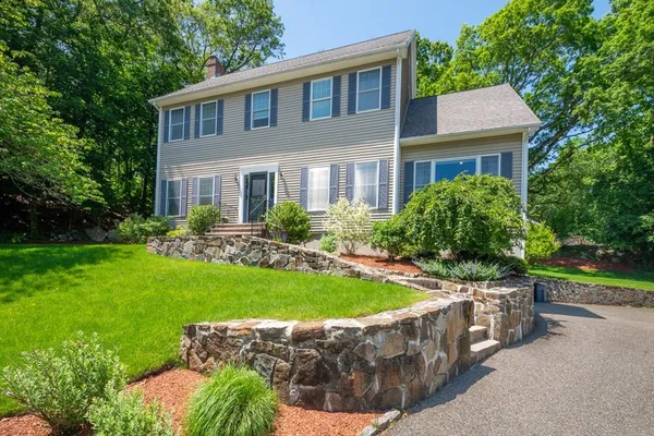 $1,299,000 | 3 Paris Way, Woburn, MA 01801