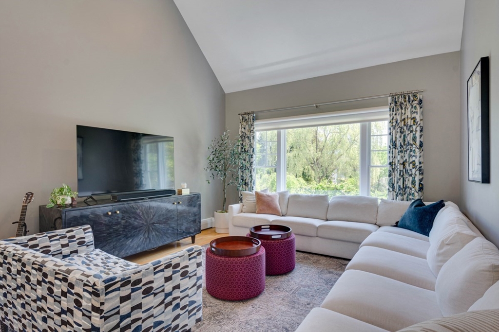 3 Paris Way Woburn, MA 01801 - Photo 13 of 38