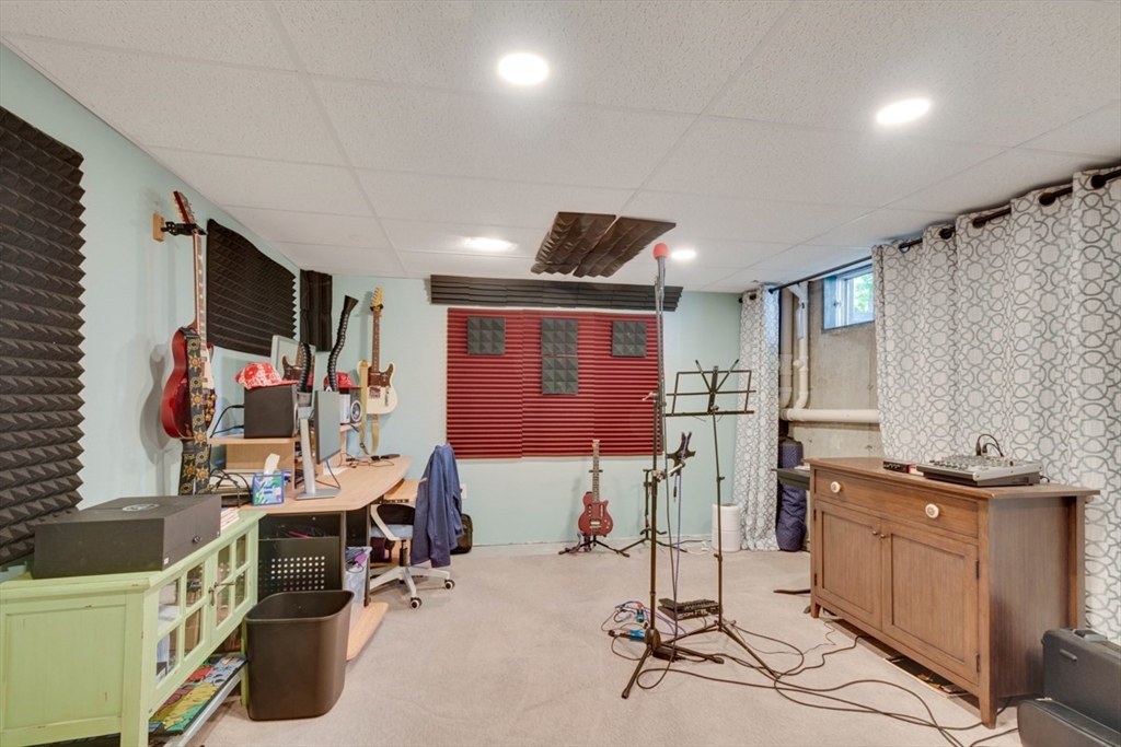 3 Paris Way Woburn, MA 01801 - Photo 33 of 38