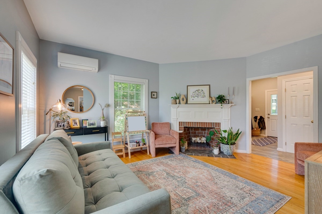3 Paris Way Woburn, MA 01801 - Photo 4 of 38