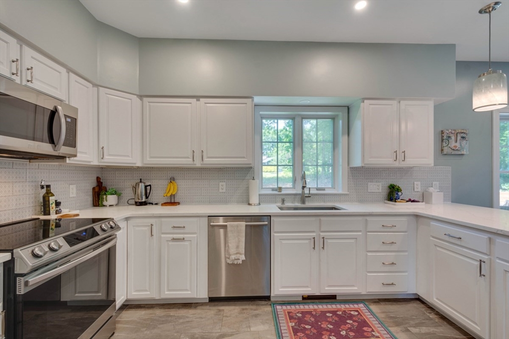 3 Paris Way Woburn, MA 01801 - Photo 6 of 38
