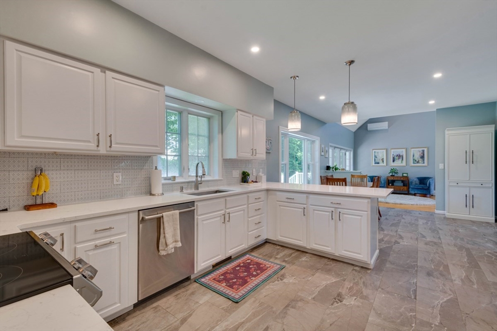 3 Paris Way Woburn, MA 01801 - Photo 7 of 38