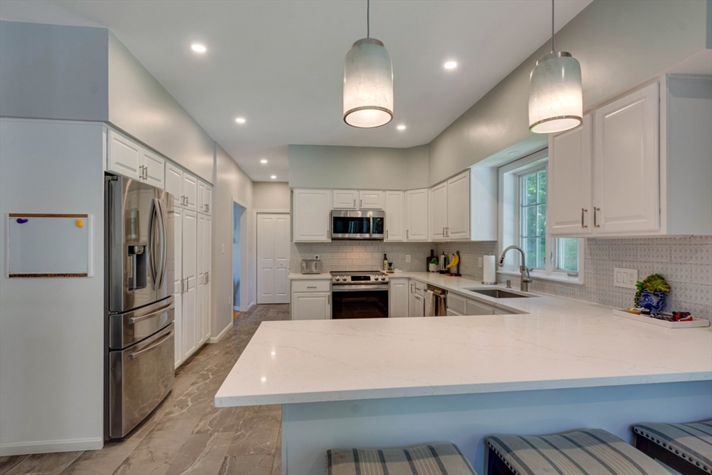 3 Paris Way Woburn, MA 01801 - Photo 8 of 38