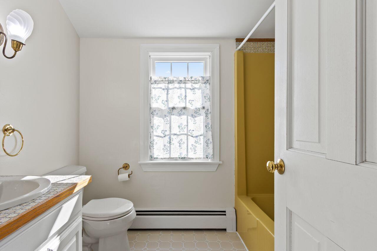 93 Caron Street Portland, ME 04103 - Photo 22 of 40 21