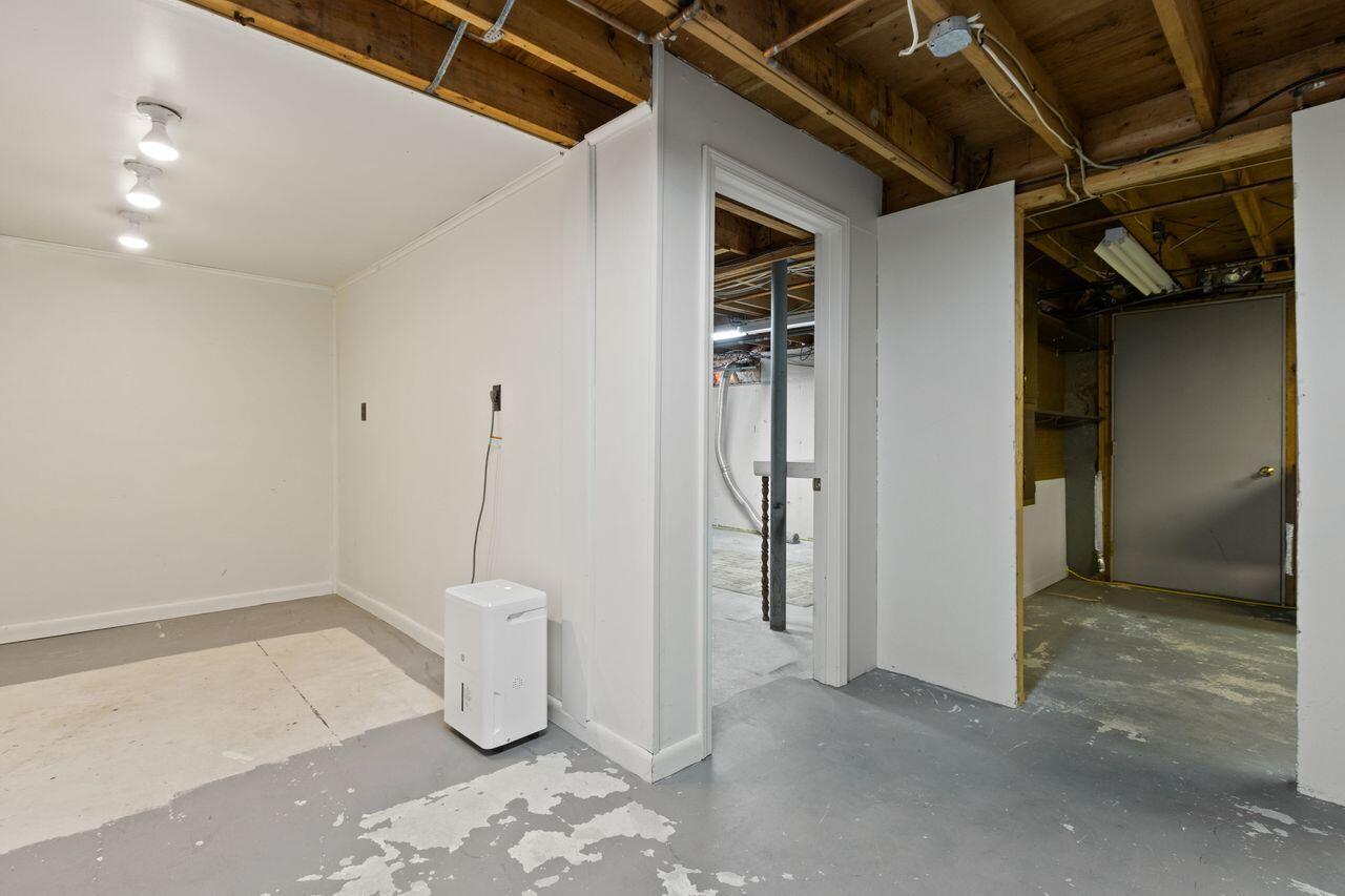 93 Caron Street Portland, ME 04103 - Photo 27 of 40 26