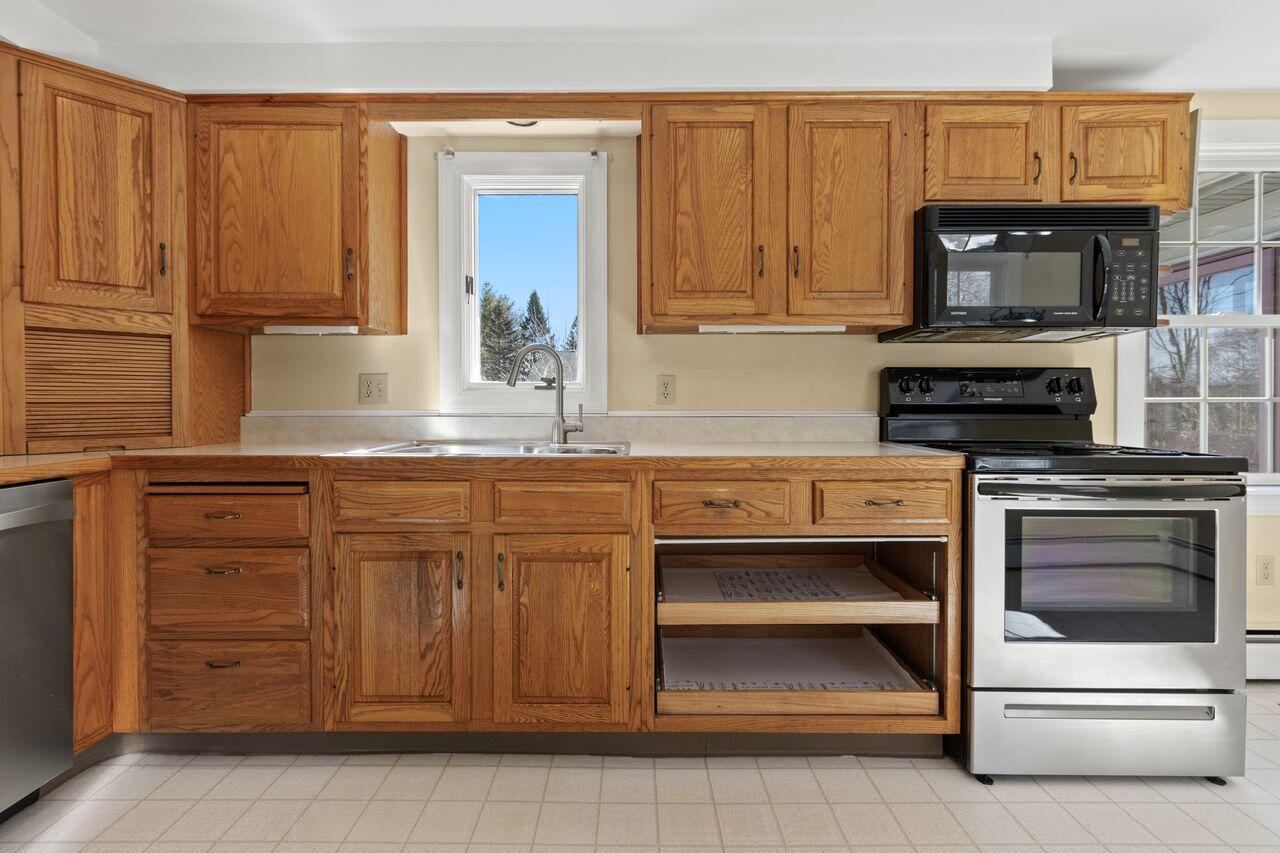 93 Caron Street Portland, ME 04103 - Photo 6 of 40 6