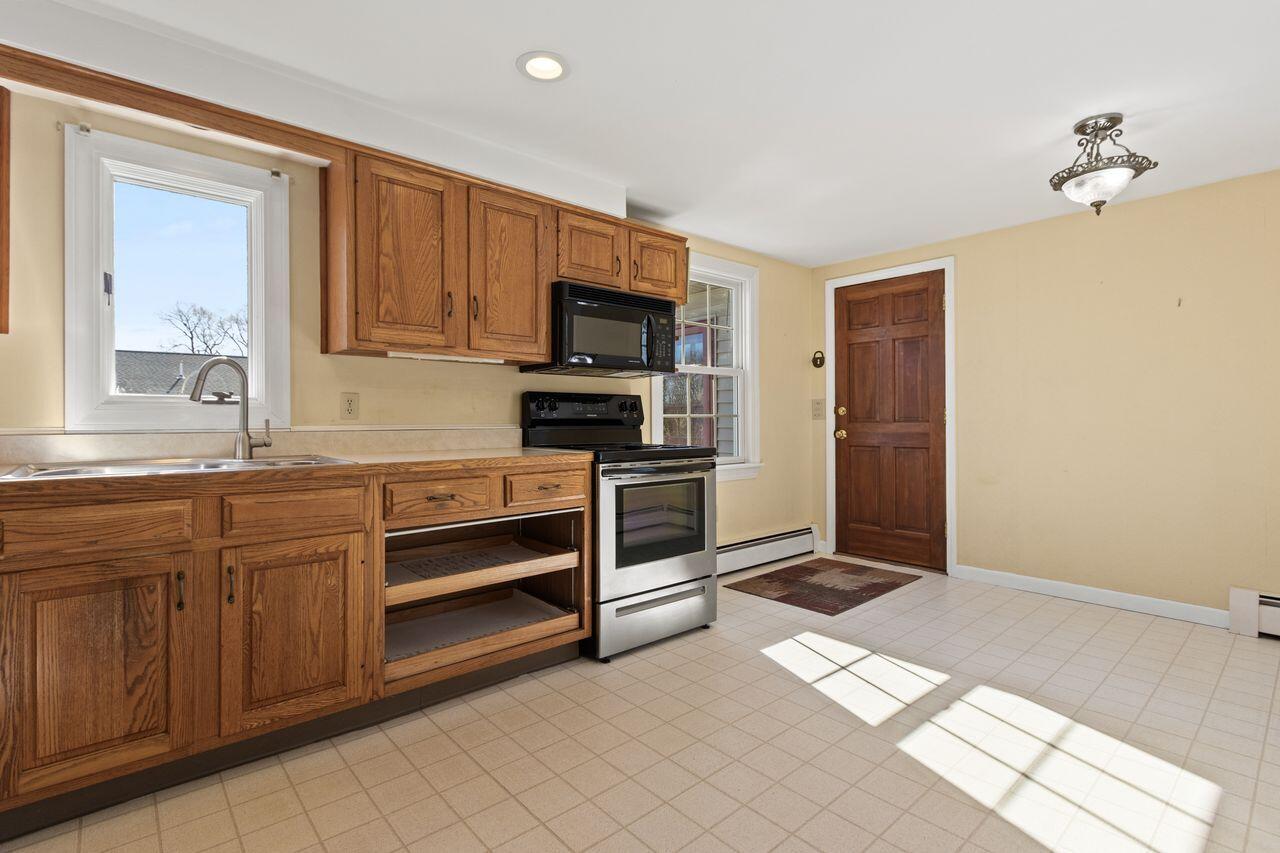 93 Caron Street Portland, ME 04103 - Photo 7 of 40 7