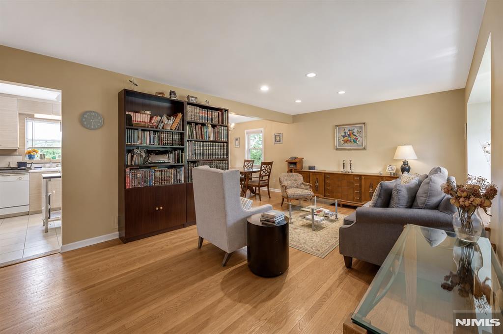 711 Rutland Avenue Teaneck, NJ 07666 - Photo 2 of 22