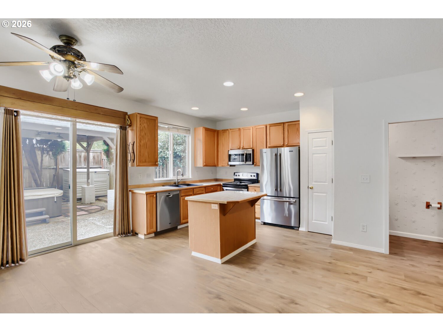 18691 Southwest Stubblefield Way Beaverton, OR 97003 - Photo 8 of 32 Kitchen/Dining Room