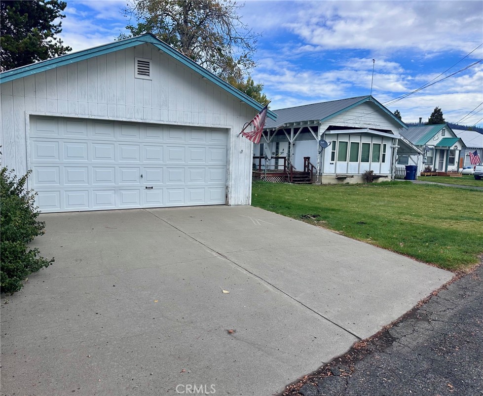 a view of house and outdoor space