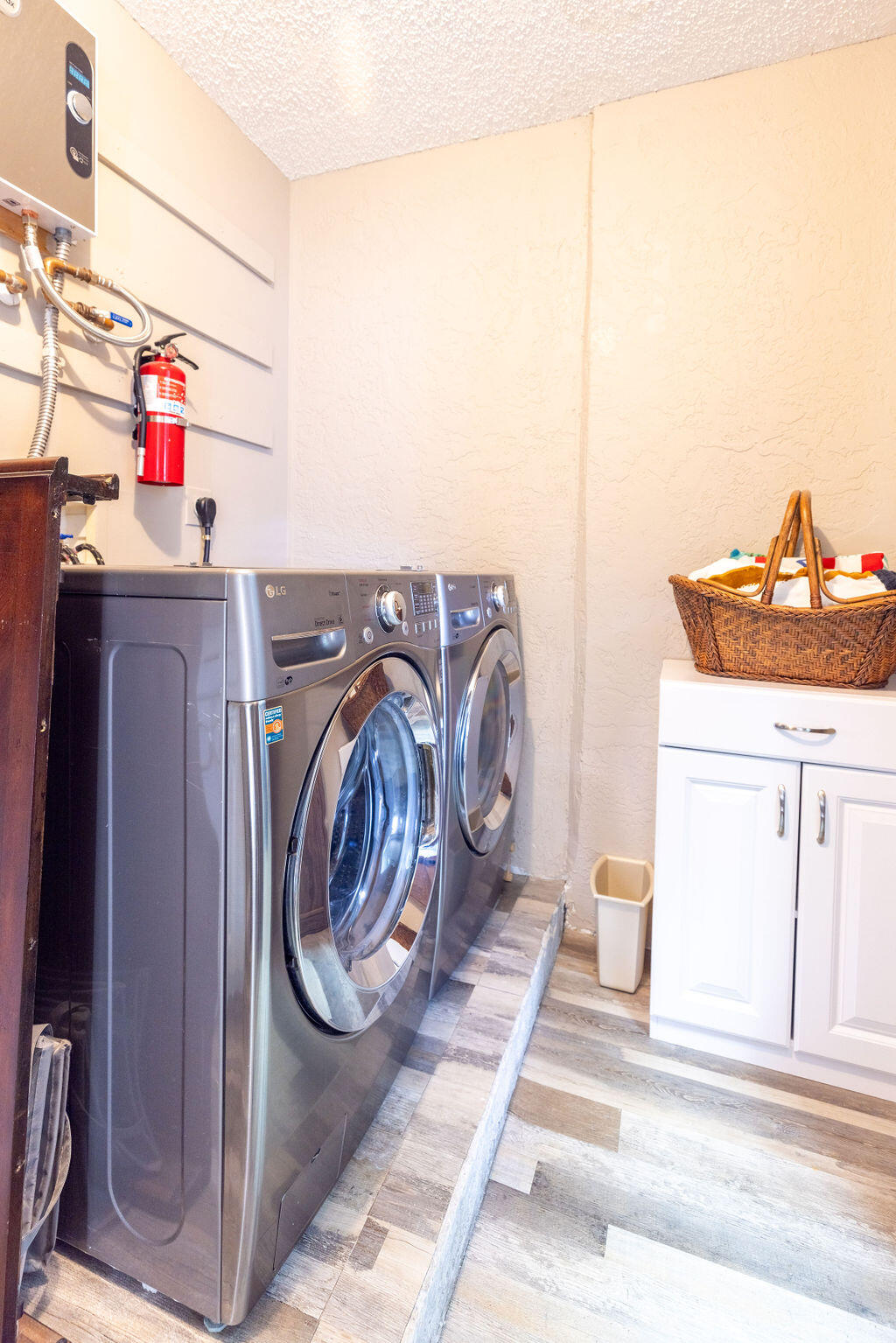 1038 Jeffery Street Boca Raton, FL 33487 - Photo 34 of 47 a utility room with dryer and washer