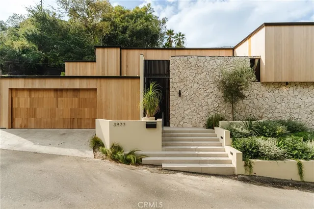 $2,995,000 | 3977 Oeste Avenue, Studio City, CA 91604