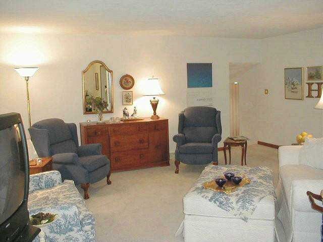1355 Ridgefield Road Freeport, IL 61032 - Photo 2 of 9 Gallery Image 2