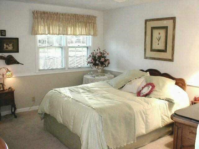 1355 Ridgefield Road Freeport, IL 61032 - Photo 6 of 9 Gallery Image 6
