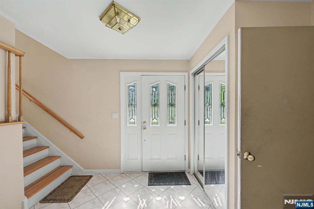 151 Broadview Terrace Paramus, NJ 07652 - Photo 2 of 17