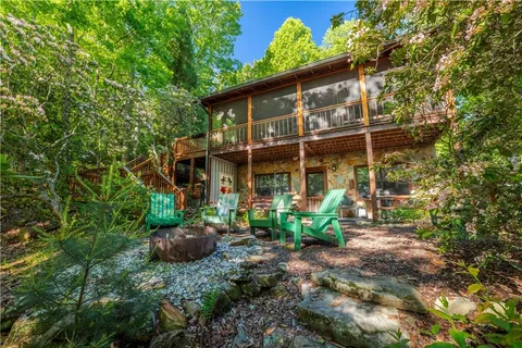 a view of a house with a yard and plants