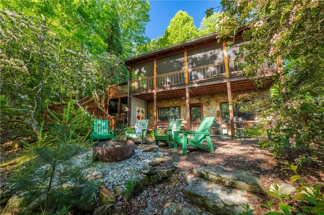 a view of a house with a yard and plants