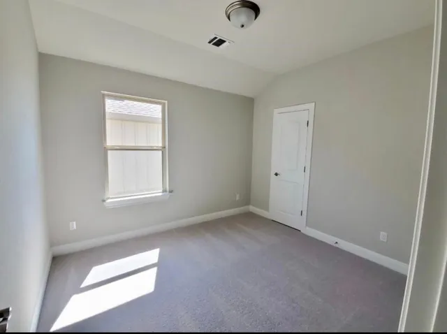 $2,300 | 169 Cascata Way, Liberty Hill, TX 78642