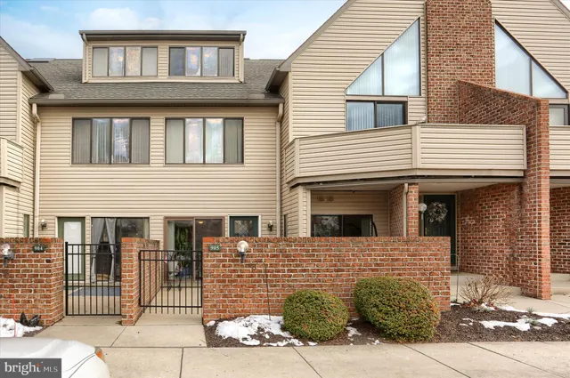 a view of house with a street