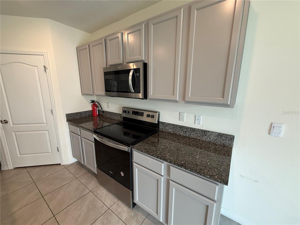 2029 Maple Ridge Drive Zellwood, FL 32798 - Photo 7 of 39