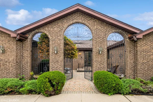$1,050,000 | 3720 Liberty Lane, Glenview, IL 60025