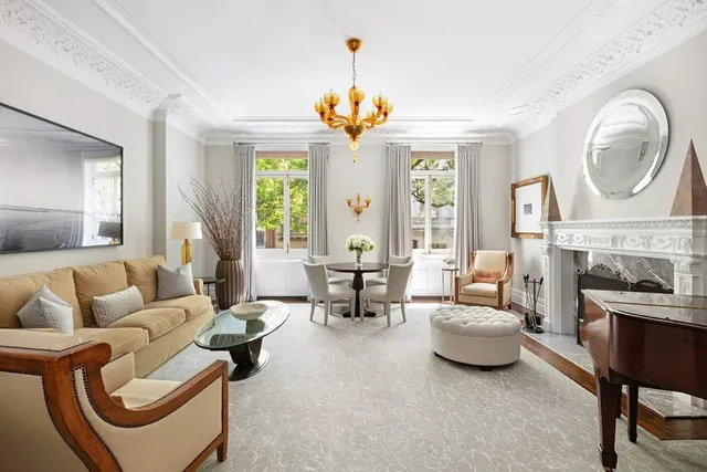 a black and white photo of a living room
