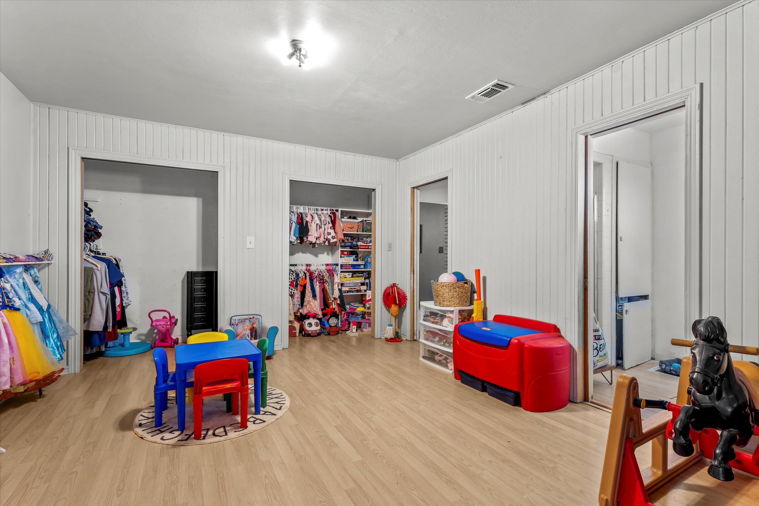 1601 Smith Street Littlefield, TX 79339 - Photo 22 of 32 a living room with furniture and a wooden floor