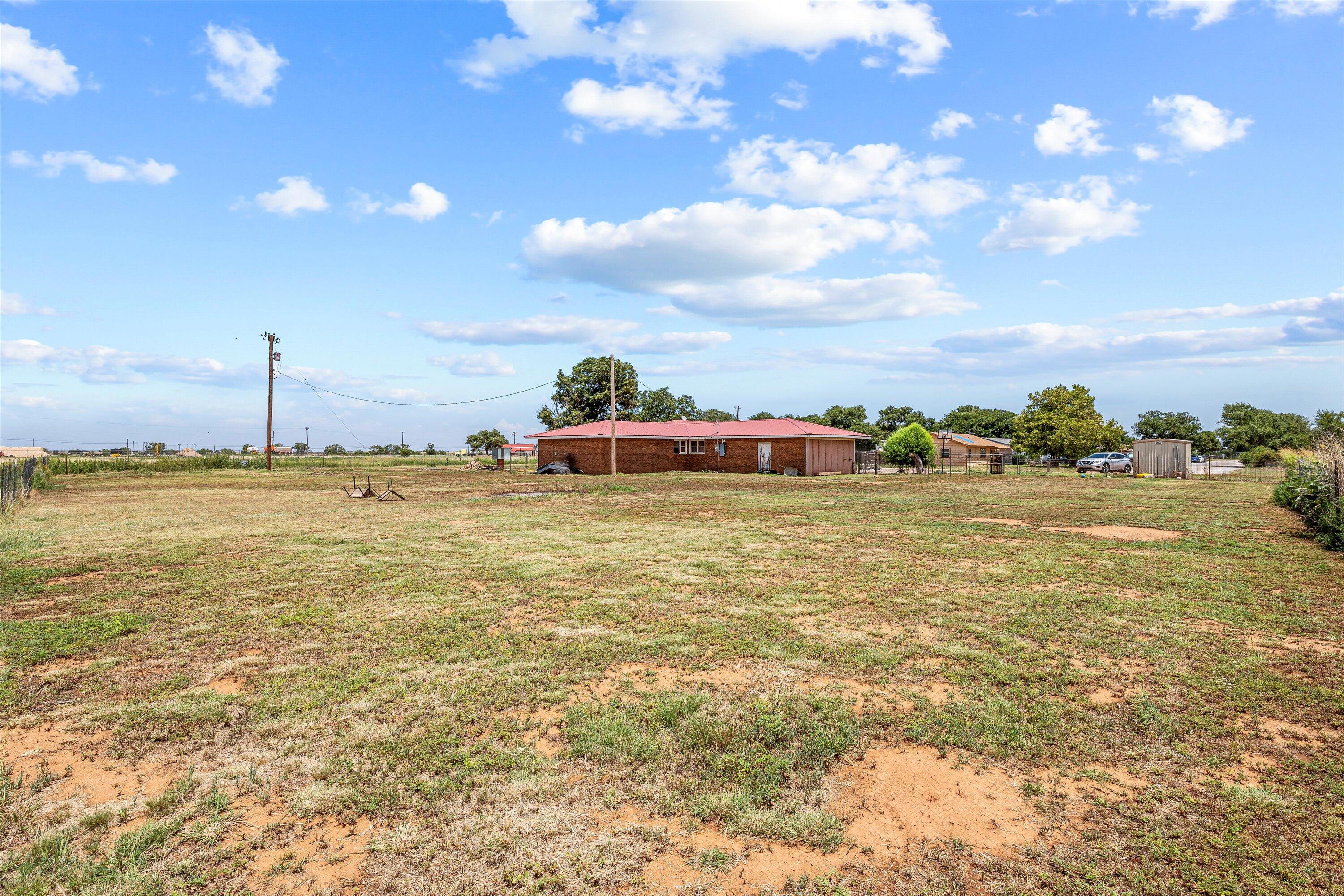 1601 Smith Street Littlefield, TX 79339 - Photo 30 of 32 a view of an ocean