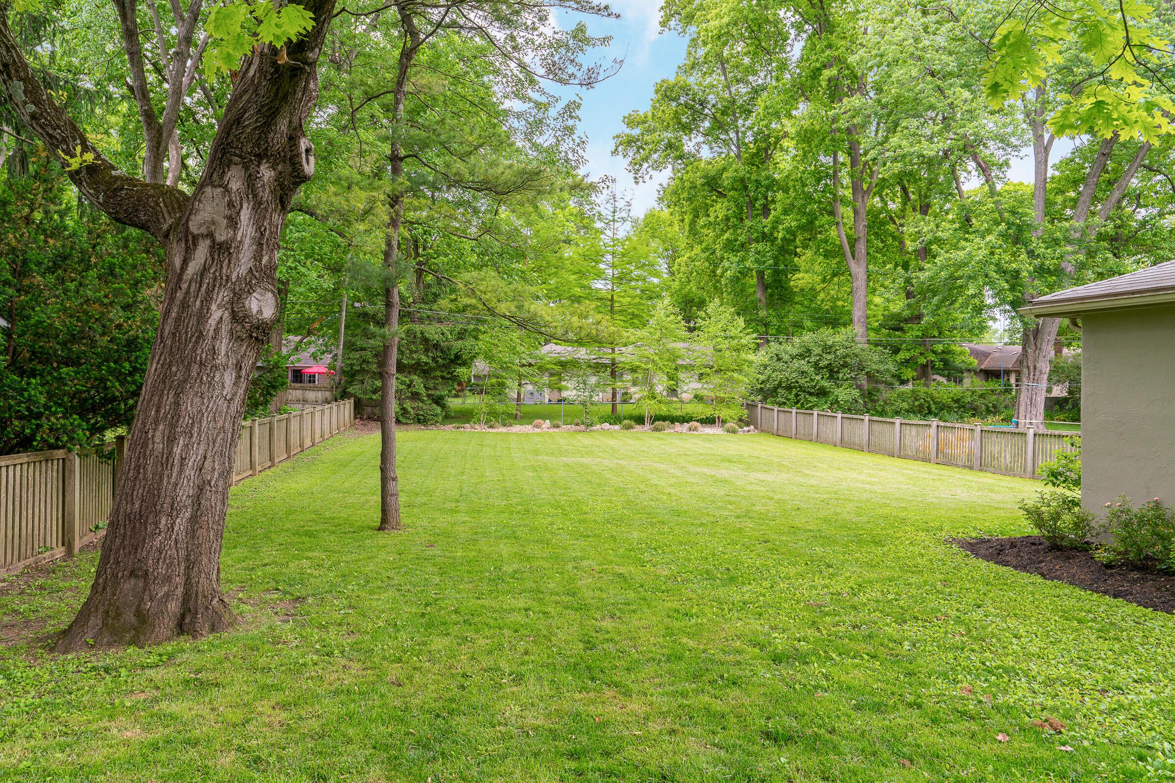 3087 Derby Road Columbus, OH 43221 - Photo 22 of 28 Enormous yard!