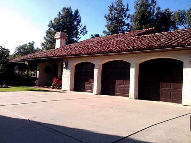 2832 Live Oak Park Road Fallbrook, CA 92028 - Photo 12 of 25 Lots of parking with this 3 car garage.