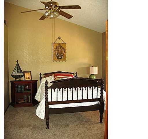 2832 Live Oak Park Road Fallbrook, CA 92028 - Photo 20 of 25 Could be used as an office or an optional third bedroom.