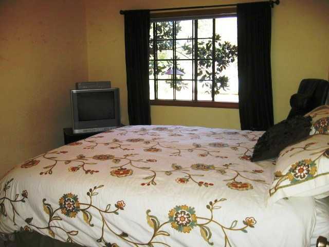 2832 Live Oak Park Road Fallbrook, CA 92028 - Photo 21 of 25 Large 2nd bedroom.