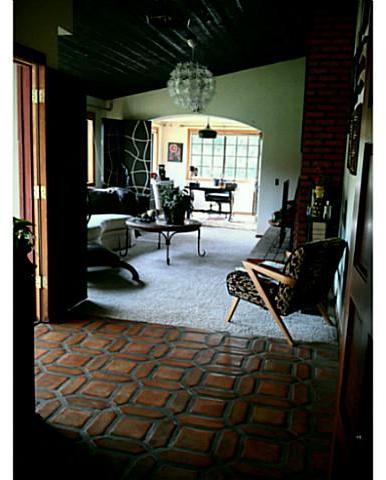 2832 Live Oak Park Road Fallbrook, CA 92028 - Photo 7 of 25 High vaulted ceilings in LR with nice tile entry.