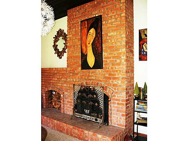 2832 Live Oak Park Road Fallbrook, CA 92028 - Photo 8 of 25 Beautiful brick work in LR.