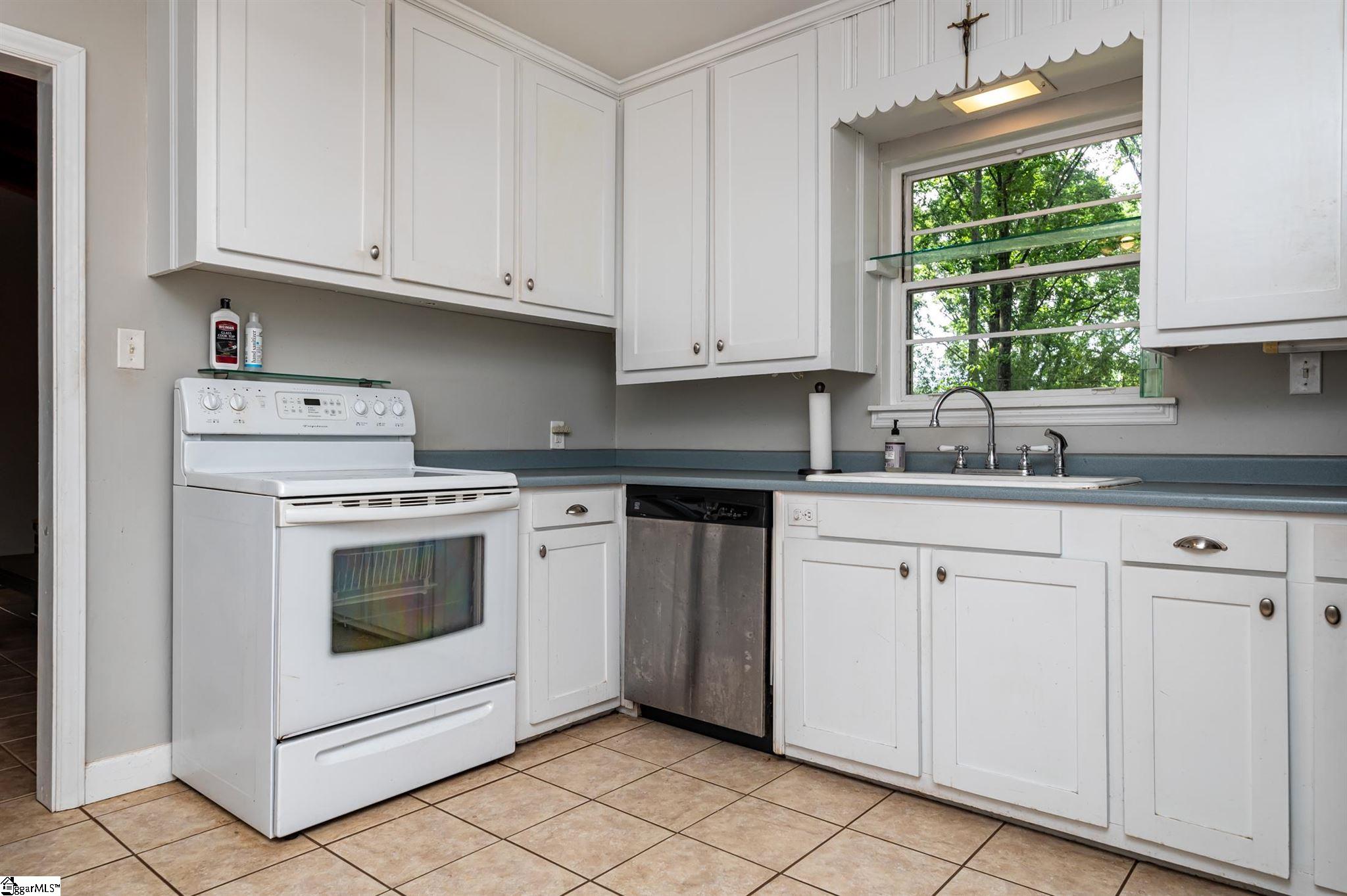 404 Rock Creek Road Clemson, SC 29631 - Photo 5 of 33 Gallery Image 5