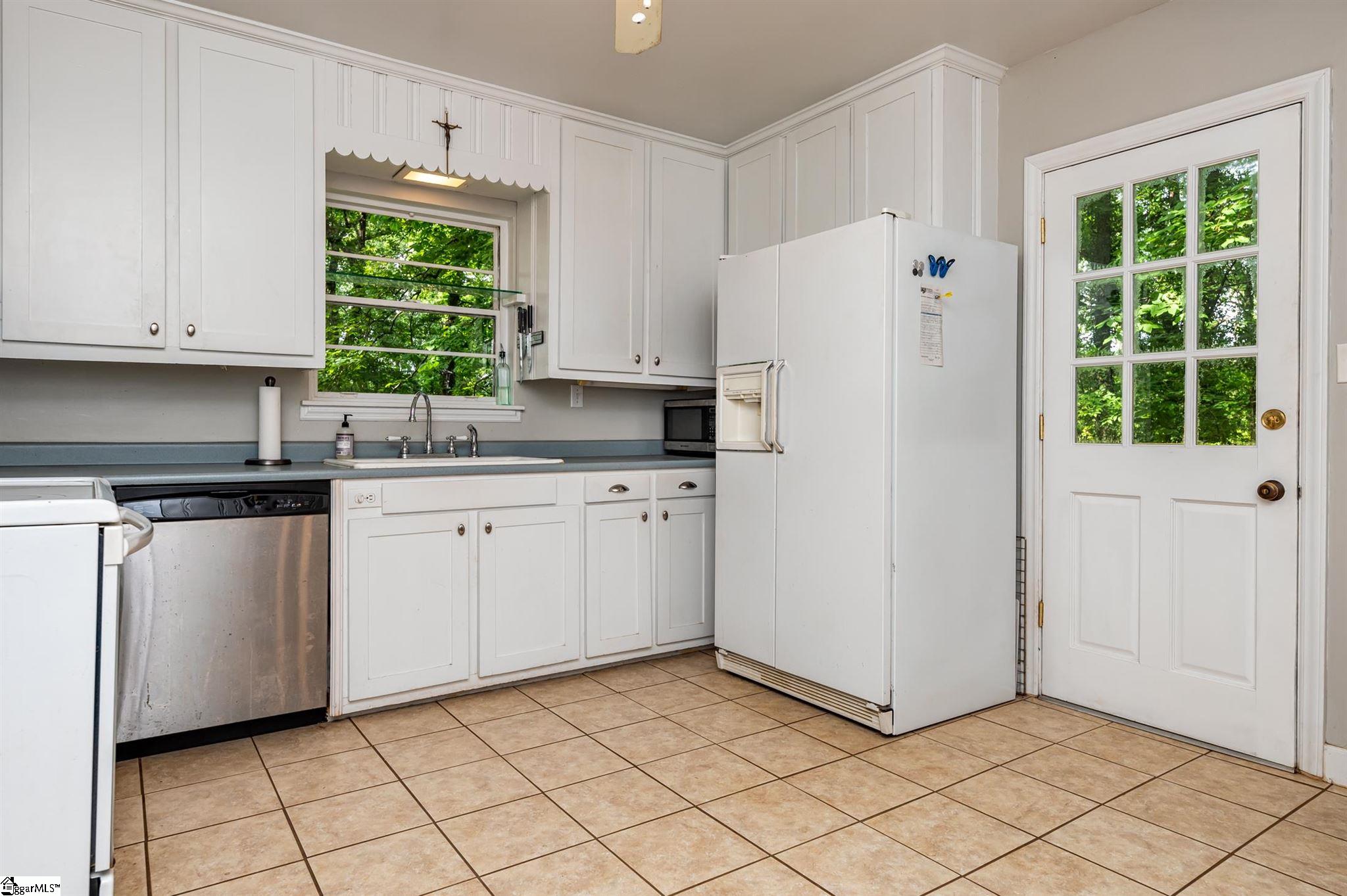 404 Rock Creek Road Clemson, SC 29631 - Photo 6 of 33 Gallery Image 6