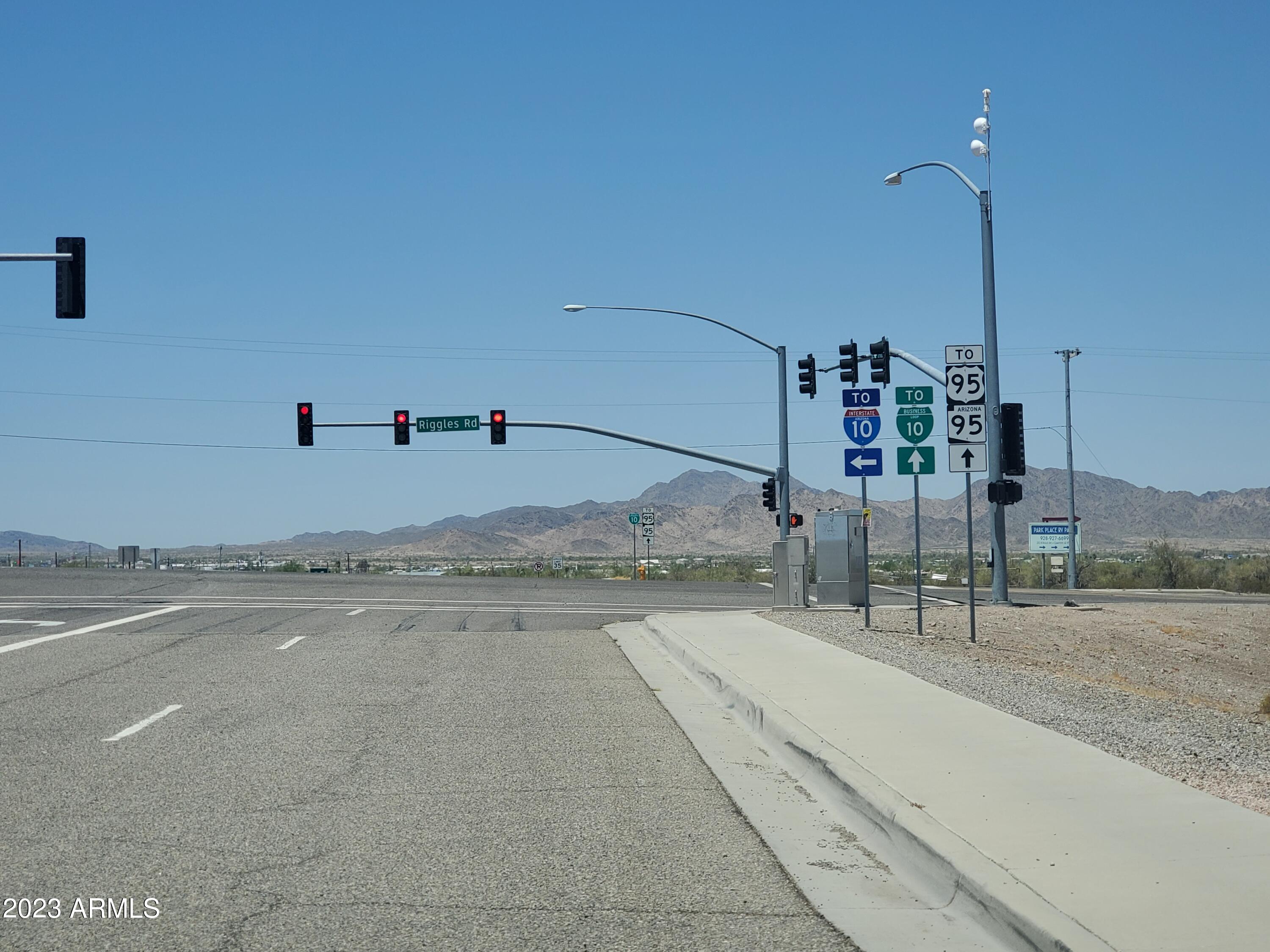 391 North Riggles Avenue Quartzsite, AZ 85346 - Photo 2 of 24