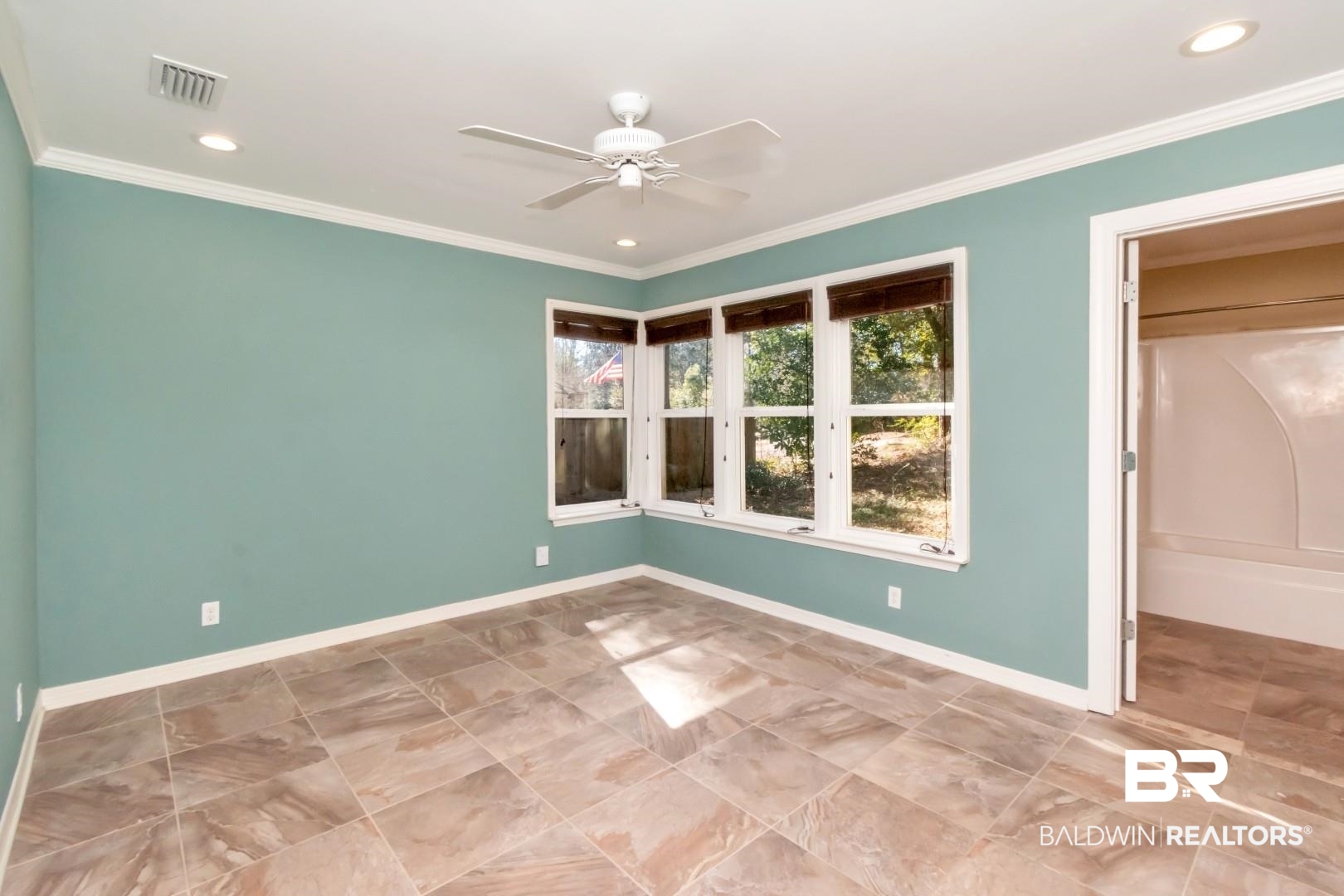 410 St John Place Mobile, AL 36609 - Photo 19 of 32 Empty room with ceiling fan, ornamental molding, and recessed lighting