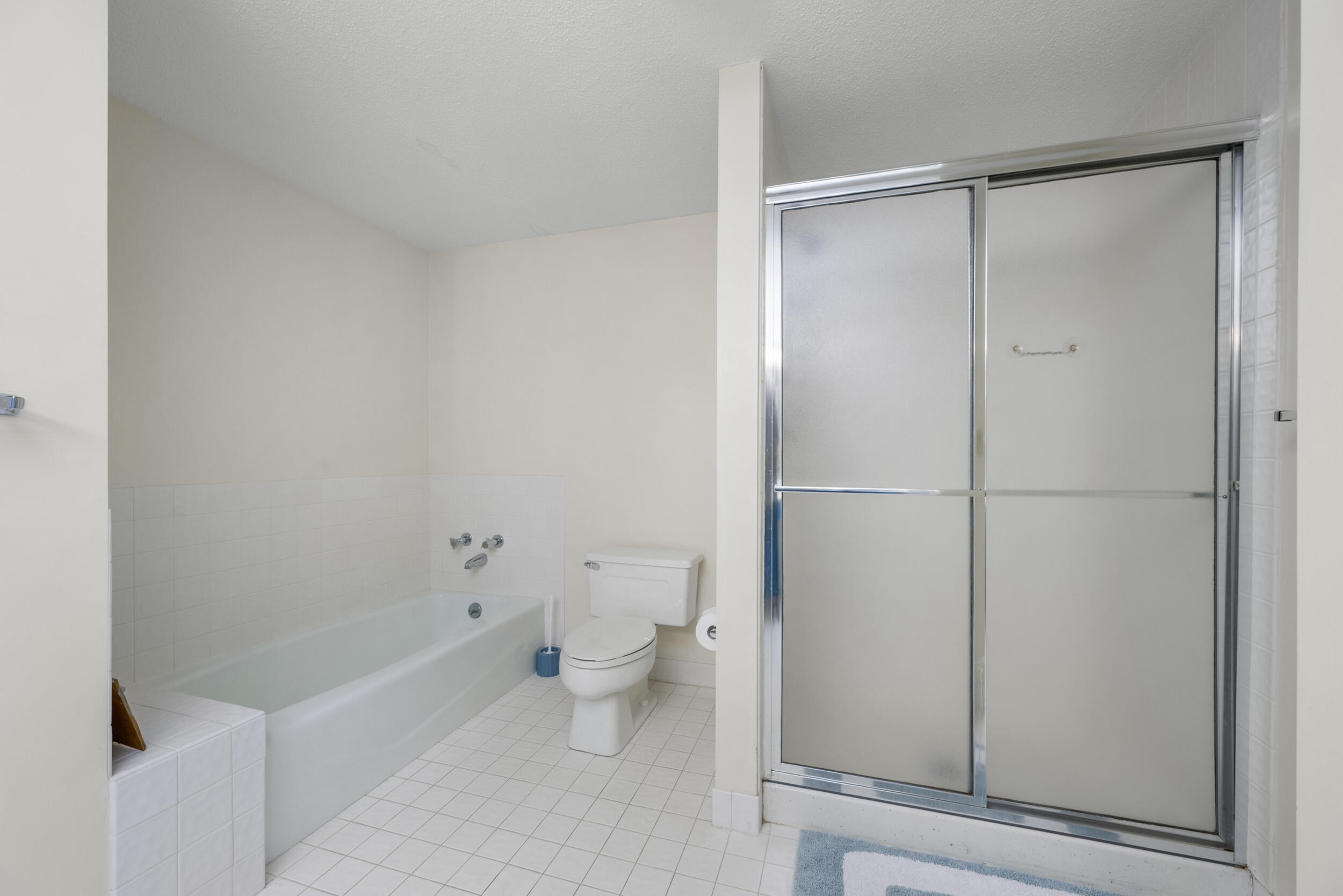 1 Belmont Road, Unit 341 West Harwich, MA 02671 - Photo 20 of 30 a bathroom with a bathtub and a toilet