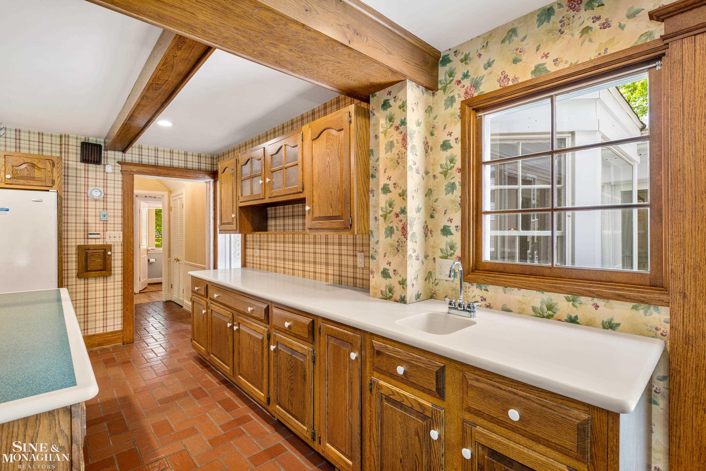 1380 Oxford Road Grosse Pointe, MI 48236 - Photo 22 of 59 50143576-9b6cd111-4791-4f46-847a-31567d1f7299.JPG