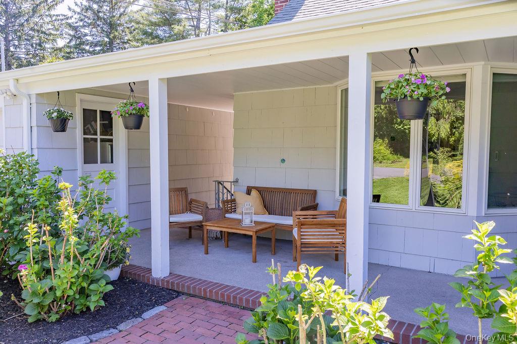 22 Braemer Road Setauket, NY 11733 - Photo 5 of 45