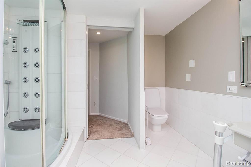 1931 Pine Ridge Lane Bloomfield Hills, MI 48302 - Photo 24 of 47