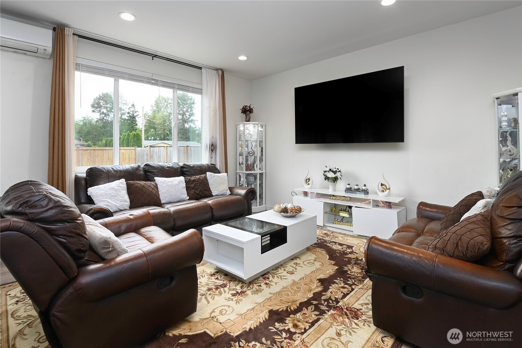 11512 3rd Place West, Unit B Everett, WA 98204 - Photo 4 of 26
