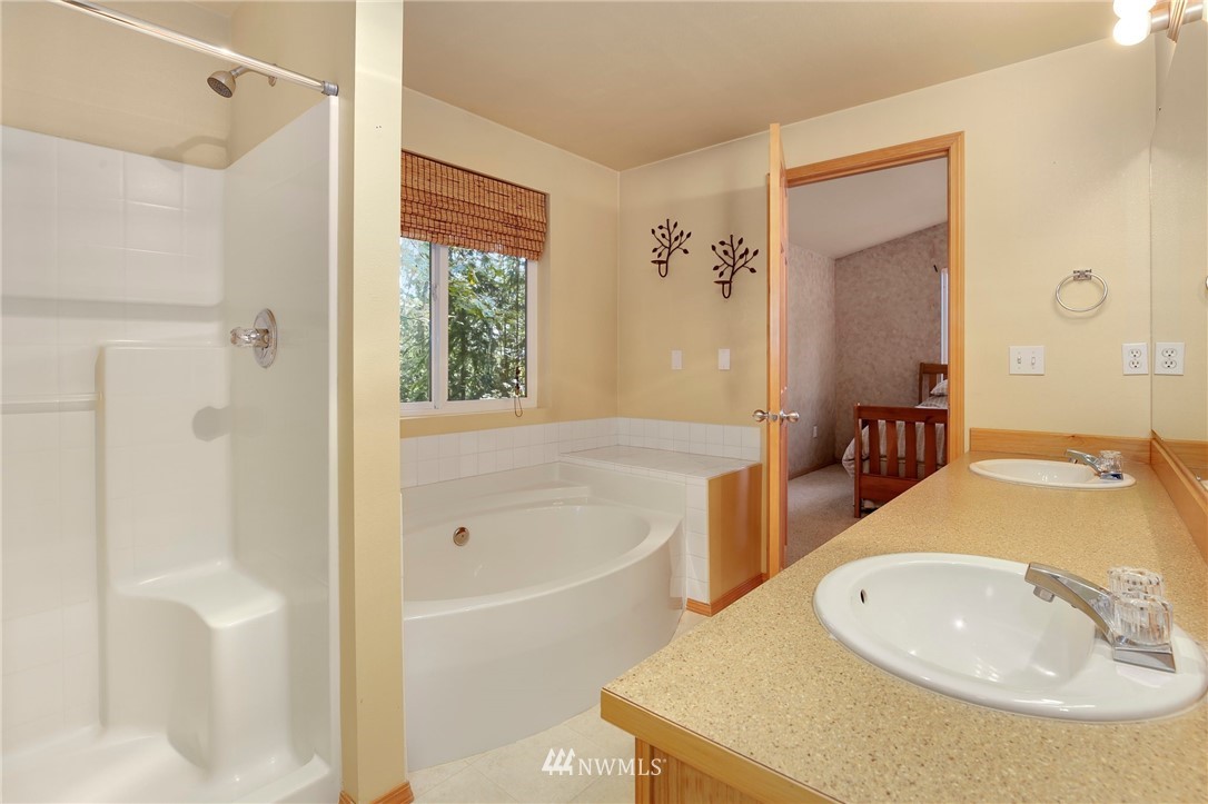 17733 Southeast 110th Street Renton, WA 98059 - Photo 14 of 35