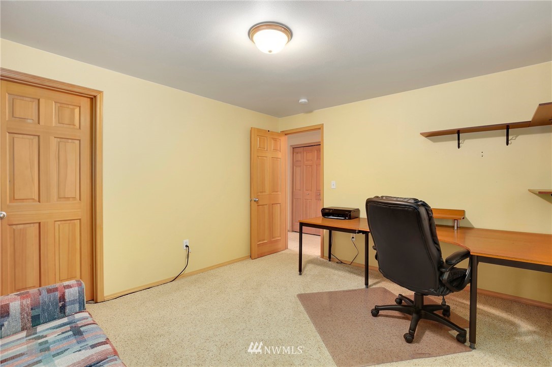 17733 Southeast 110th Street Renton, WA 98059 - Photo 16 of 35