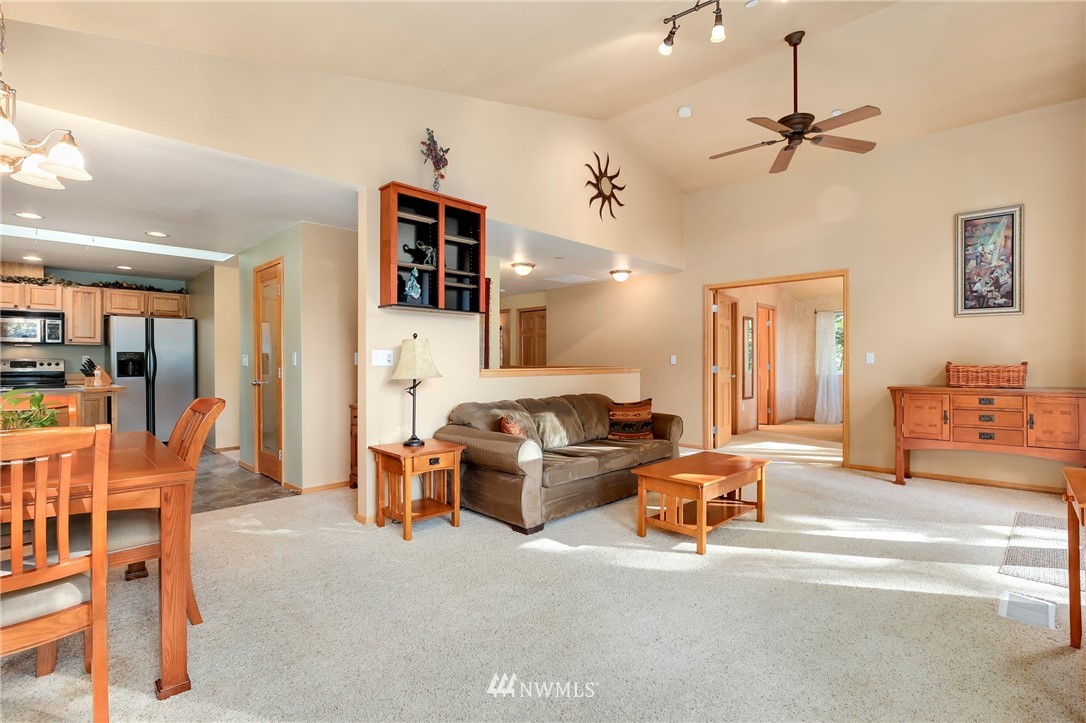 17733 Southeast 110th Street Renton, WA 98059 - Photo 3 of 35