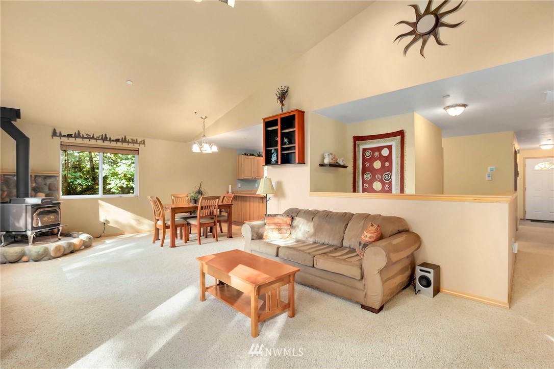 17733 Southeast 110th Street Renton, WA 98059 - Photo 4 of 35