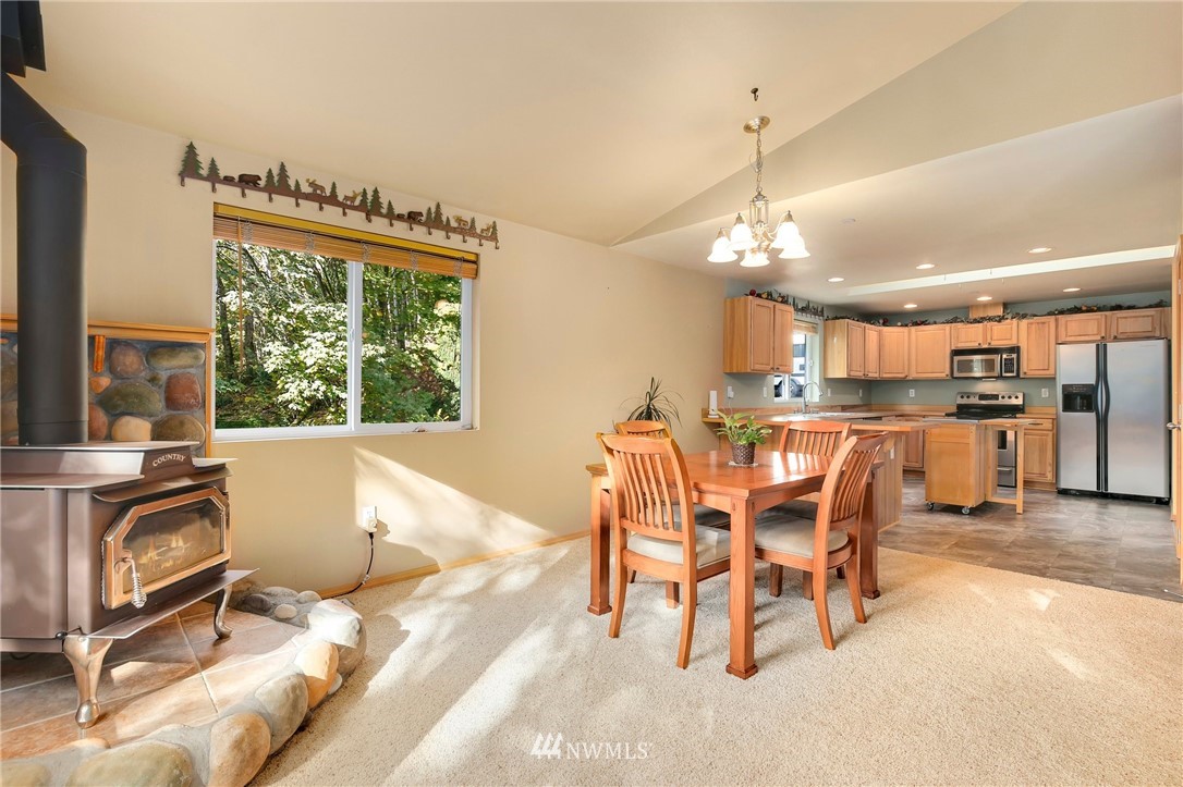 17733 Southeast 110th Street Renton, WA 98059 - Photo 8 of 35