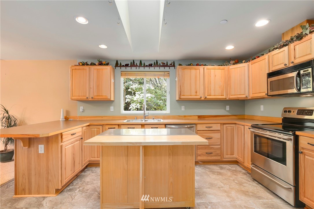17733 Southeast 110th Street Renton, WA 98059 - Photo 10 of 35